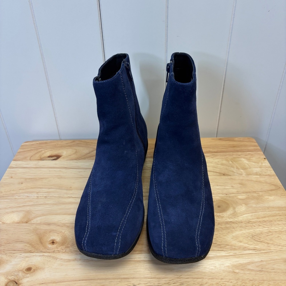 Clarks Ashlyn Y2K Quiet Luxury Suede Ankle Boots Womens Size 10M Old Money Chic - Picture 2 of 8